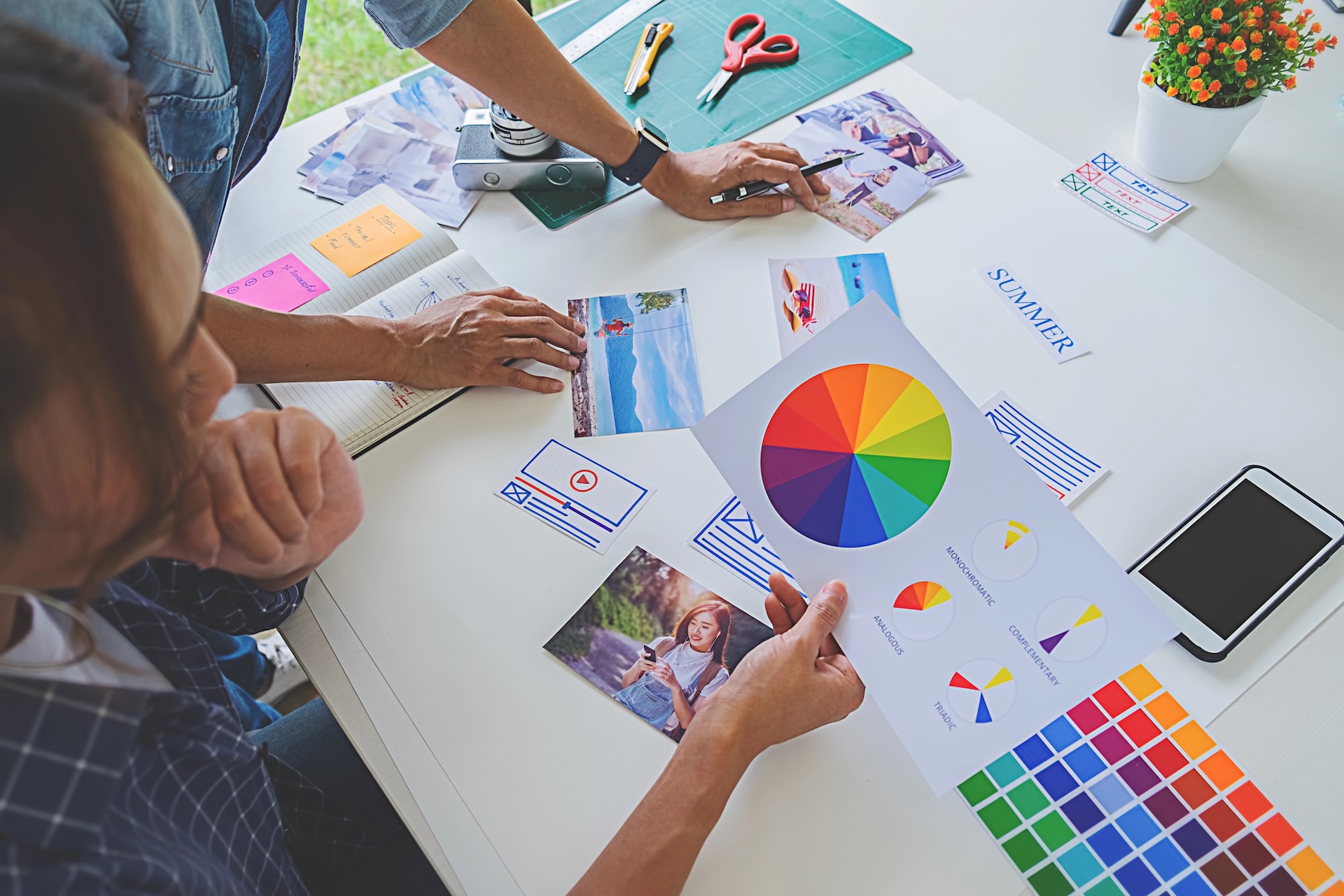 Stand Out Online: 5 Effective Strategies for a Distinctive Brand Presence (+Examples)
